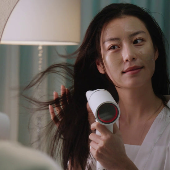 Lifestyle image of BACIEL Deep Sea Marine Complex 73 Eye Patch during daily skincare routine